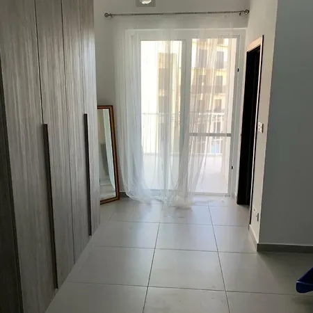 Apartment Island Break *