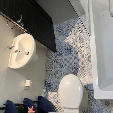 Apartment Island Break *